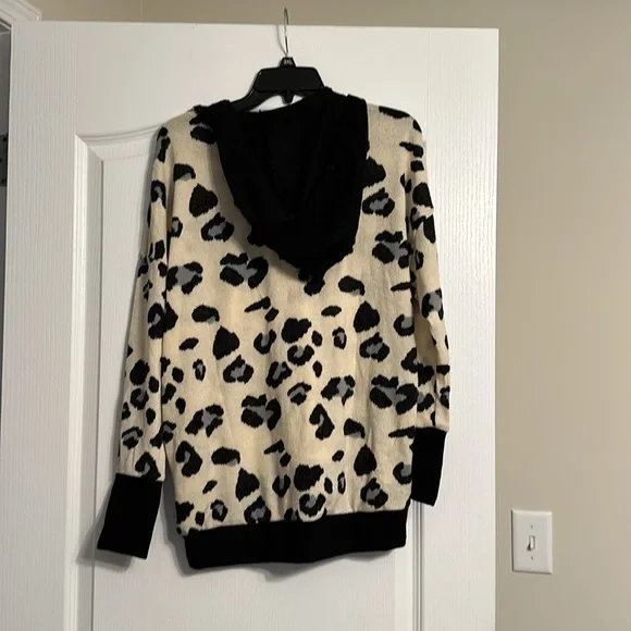 White Birch Hoodie with Thumbholes - Picture 4 of 5